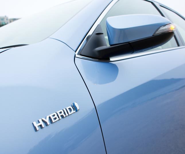 What is the Difference Between Hybrid and Electric Cars?