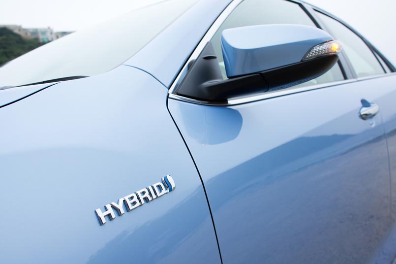 What is the Difference Between Hybrid and Electric Cars?